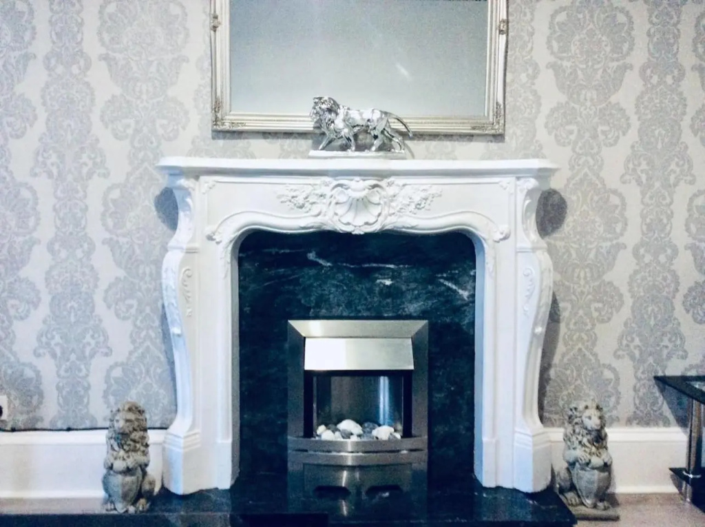 The Lion'S Den On Royal Street