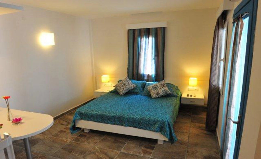 Bellazure Hotel