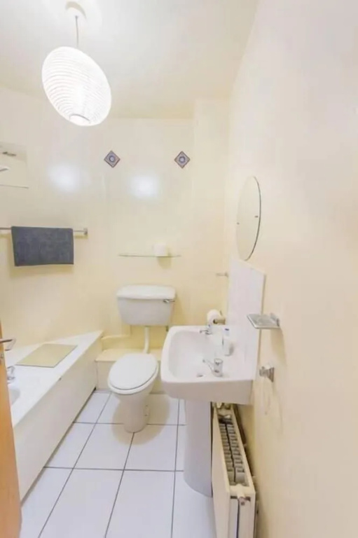 Charming and Spacious New Town Apartment