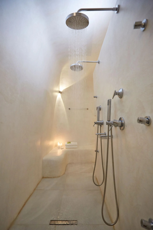 Aura Suites