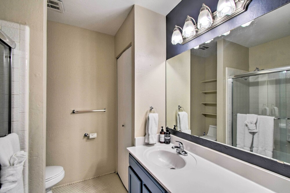 Scottsdale Townhome w/ Pool Access, Near Old Town!