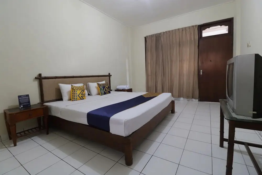 SPOT ON 2426 Hotel Aget Jaya Ii