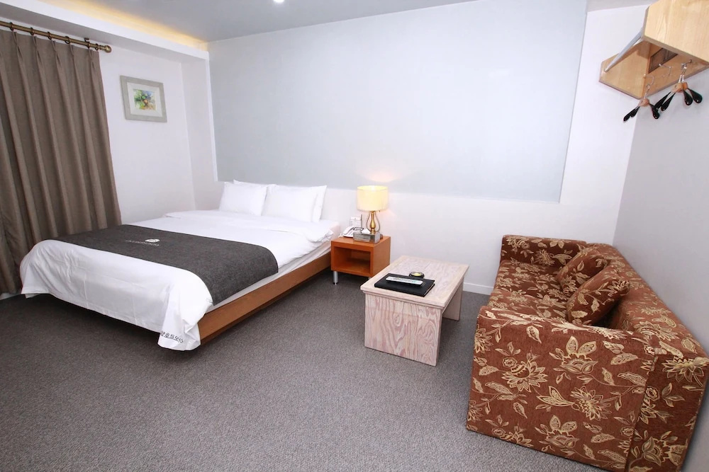Amour Hotel