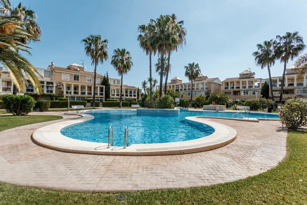 Gorgeous 2-bed Apartment Near the Beach