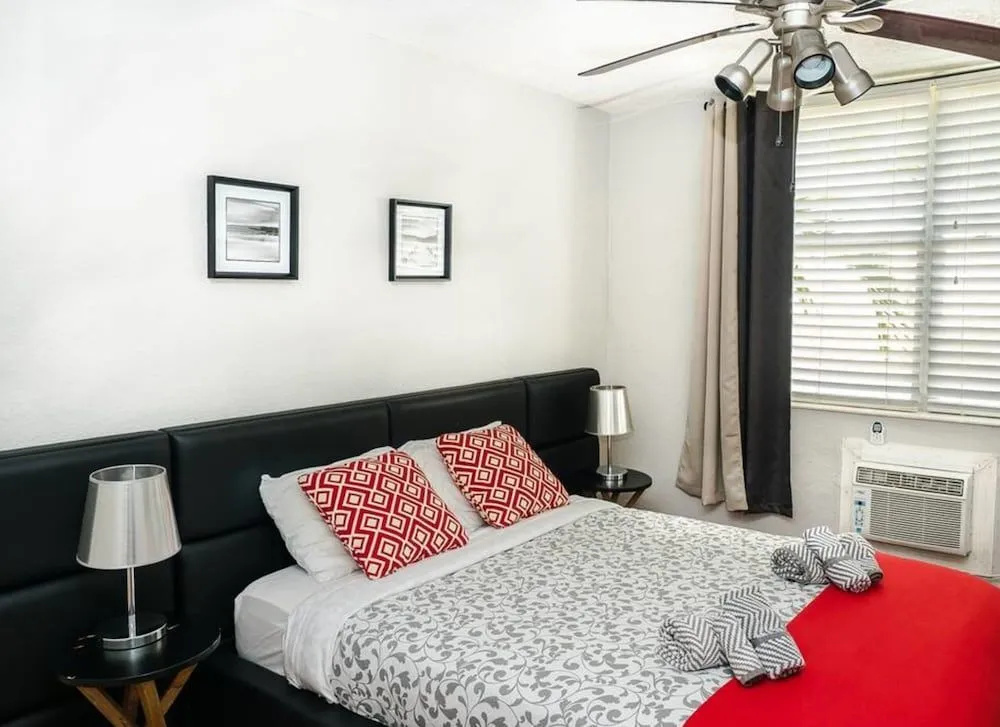 713 Miami Beach Apartments