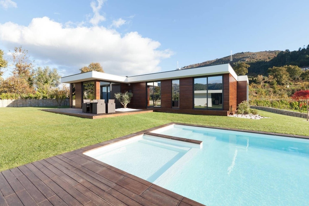 Elegant Villa Near Vieira do Minho with Pool