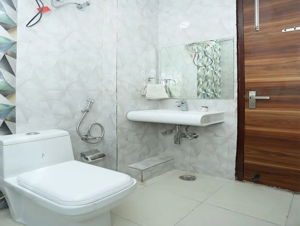 FabHotel Aerostay Inn