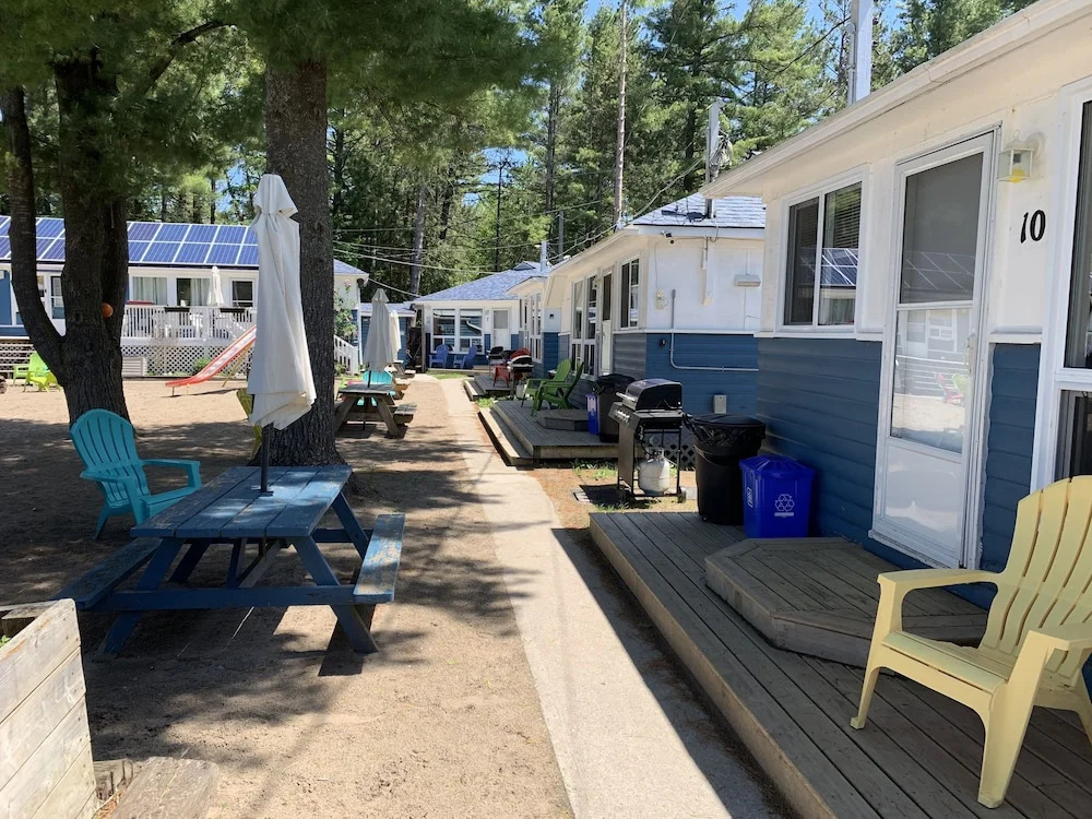 Wu Wu's Cabins