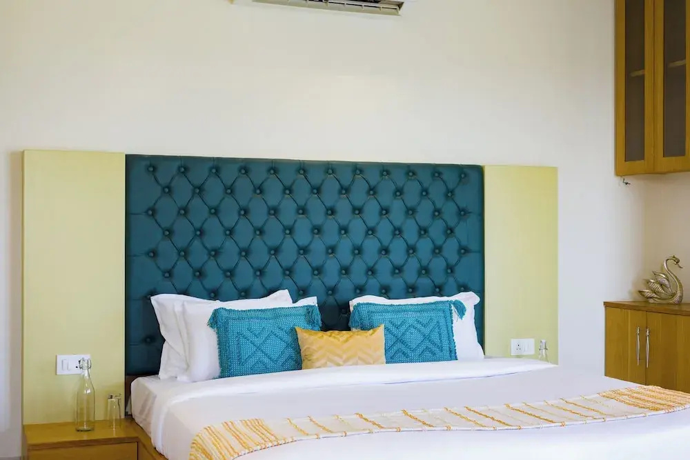 Alaya Stays BYDM The Sky Heaven - 4 BHK Penthouse 15 Min from Triveni Ghat With Balcony & Lift
