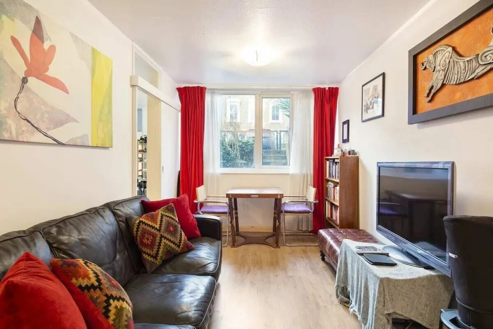 Modern & Spacious 2-bedroom House in Fulham