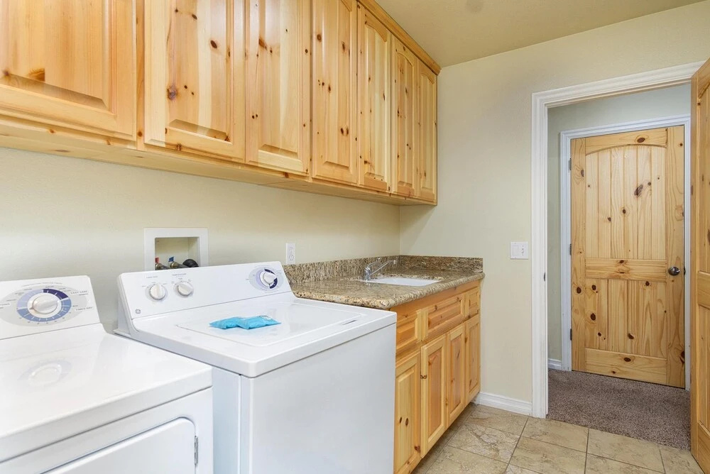 1641 - Timber Wolf Den by RedAwning