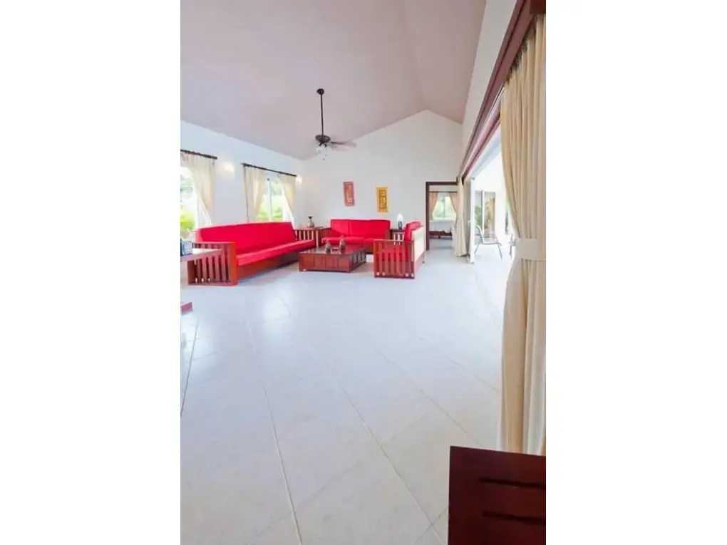 Privacy and Comfort Luxury 6 Bedroom Villa