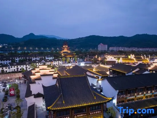 Lishui Chuzhou Fucheng Qijing Cloud Art Hotel