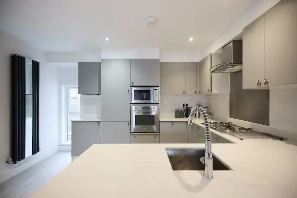 The Kingswood Place - Modern 2bdr With Terrace