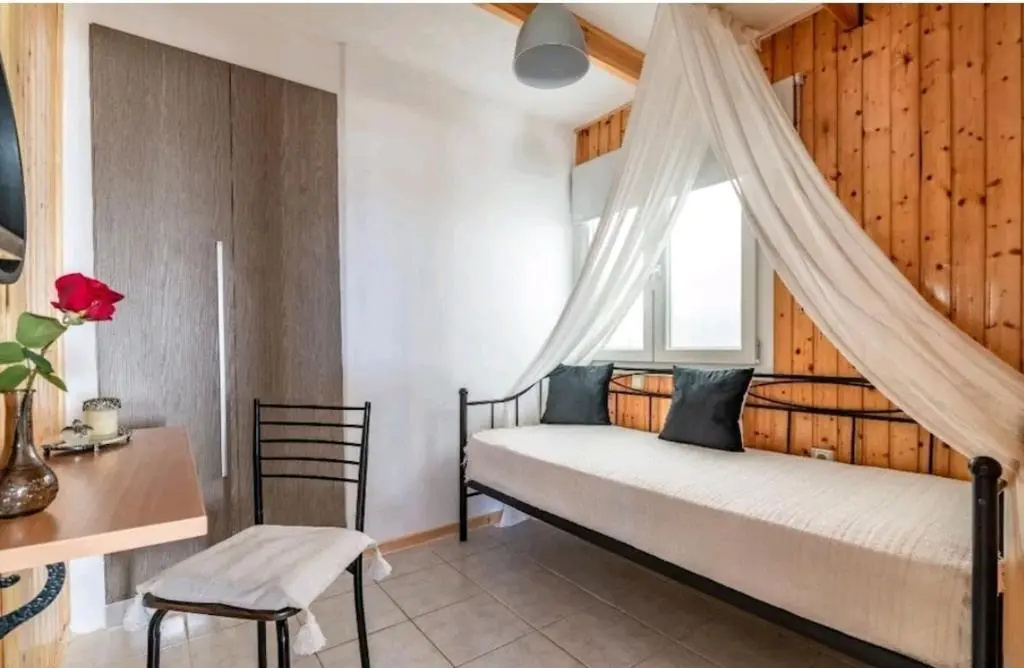 The Holiday House 3
