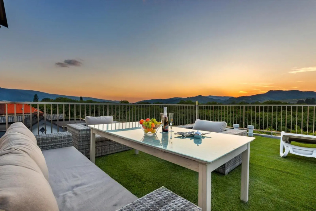 Contemporary apartment with rooftop terrace in Maribor