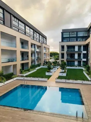Deluxe Embassy Gardens