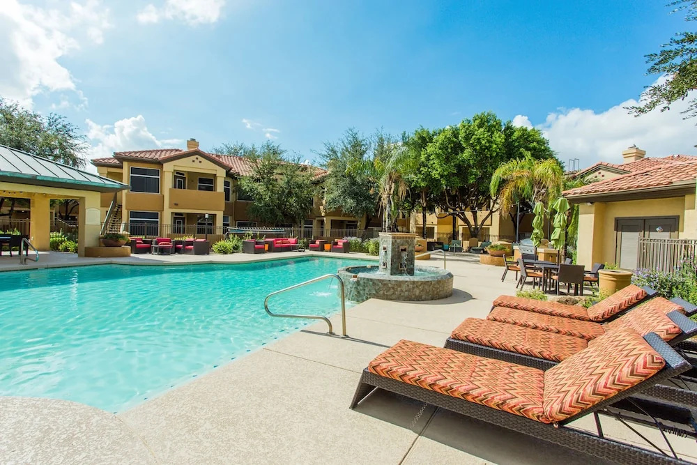 Executive King, Close to TCP and Kierland w Parking 1005