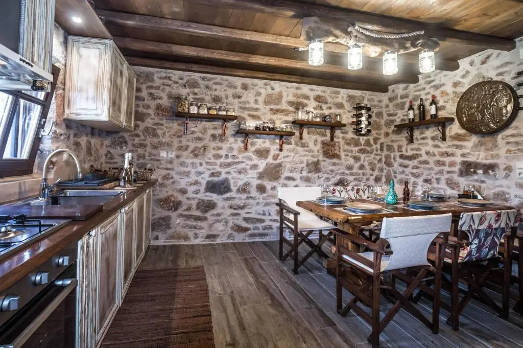 Karyoupolis Lounge Cave House