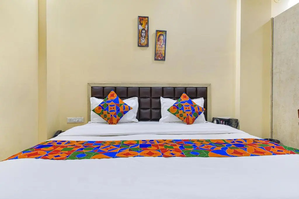 Fabhotel The Castle Homestay Inn