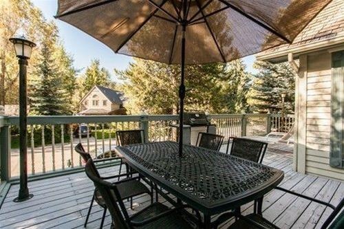 West End Splendor - 5 Bedrooms Home