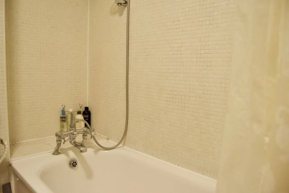 Central Waterloo 2 Bedroom Apartment With Balcony