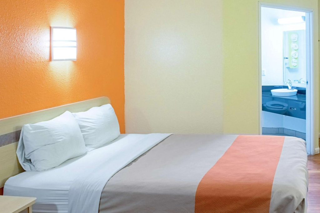 Motel 6-Seymour, IN - North