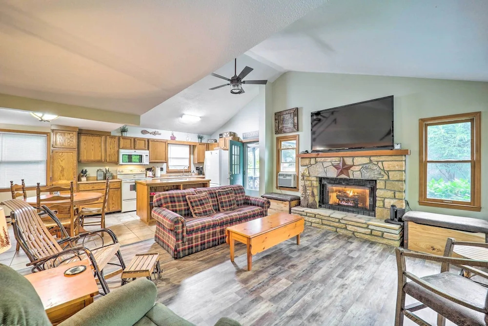 Peaceful Newland Family Cottage w/ 2 Decks!