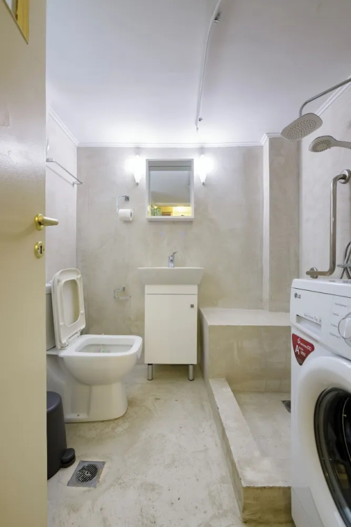 Cosy 2BR flat - metro station & hospital