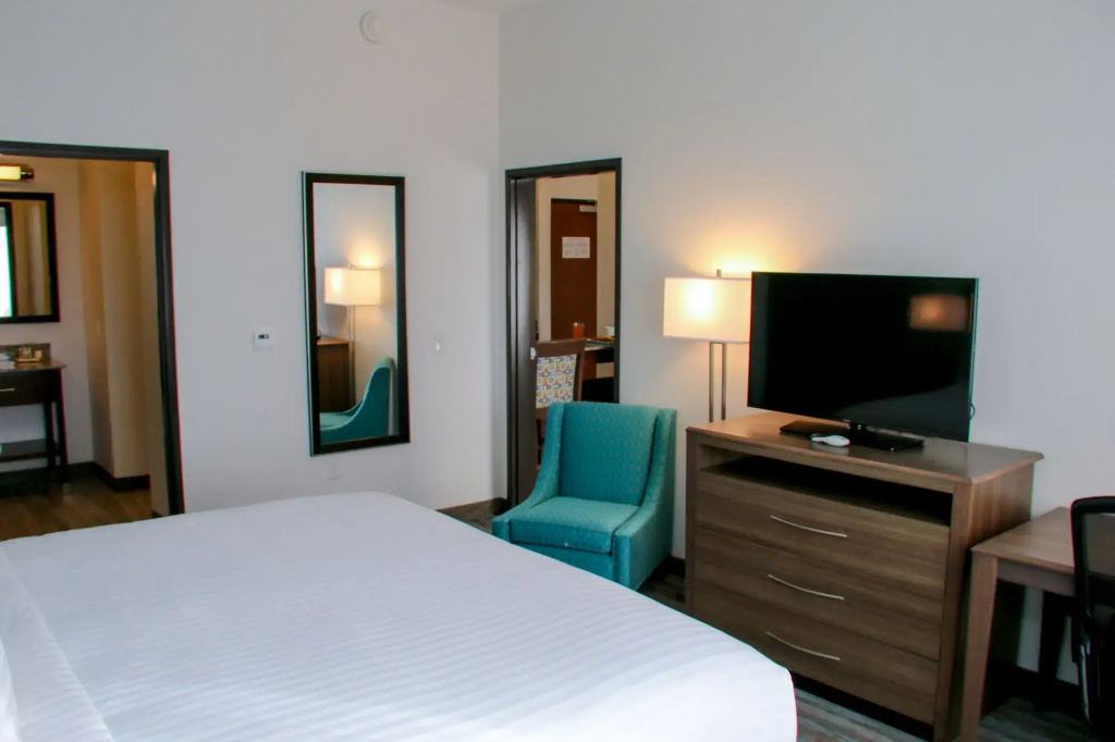 Holiday Inn & Suites Denver Tech Center-Centennial by IHG