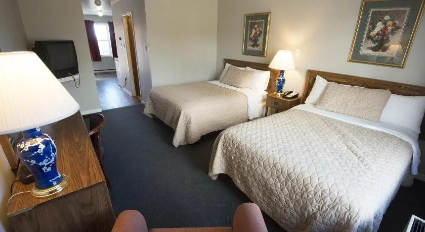 Howard Johnson Bluenose Inn & Suites