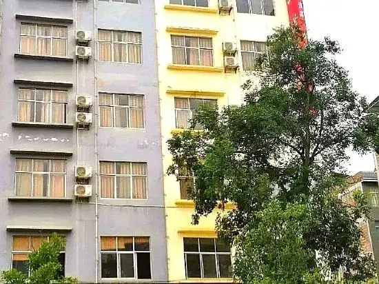 Qiubei Waterside Hotel