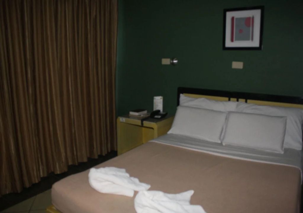Riverside Inn