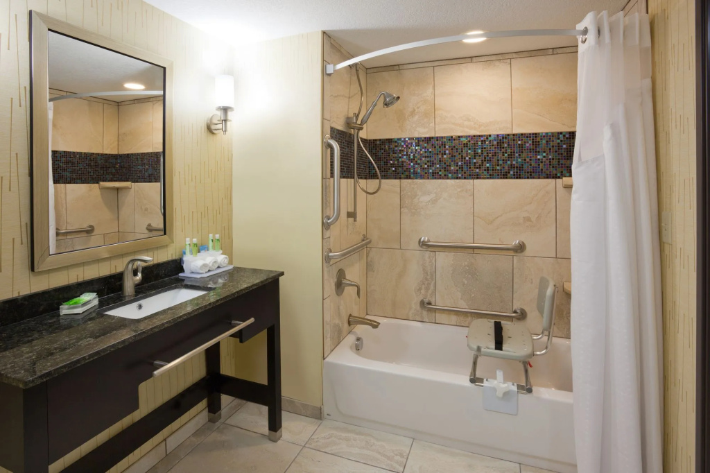 Holiday Inn Express & Suites Davenport by IHG