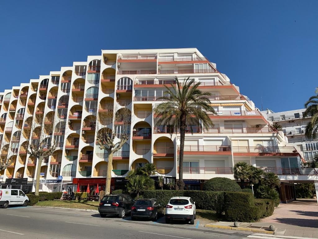 AwayDays - 802 - Incredible 1-Bed Apartment with Magical Views