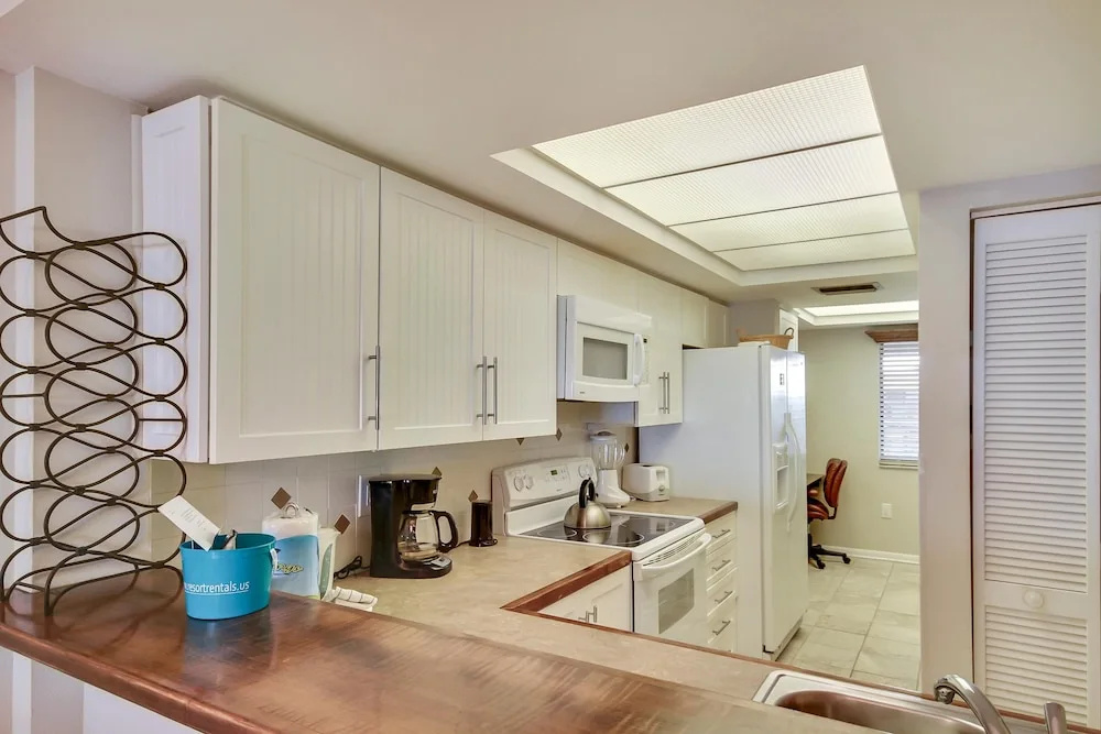 Land's End 402 Building 7 Fully Updated / Beachfront Condo!