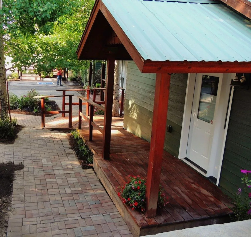 Huff House Inn and Cabins