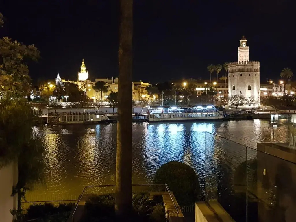 Ideal Apartamento Tipo Loft En Triana -Sevilla Wifi