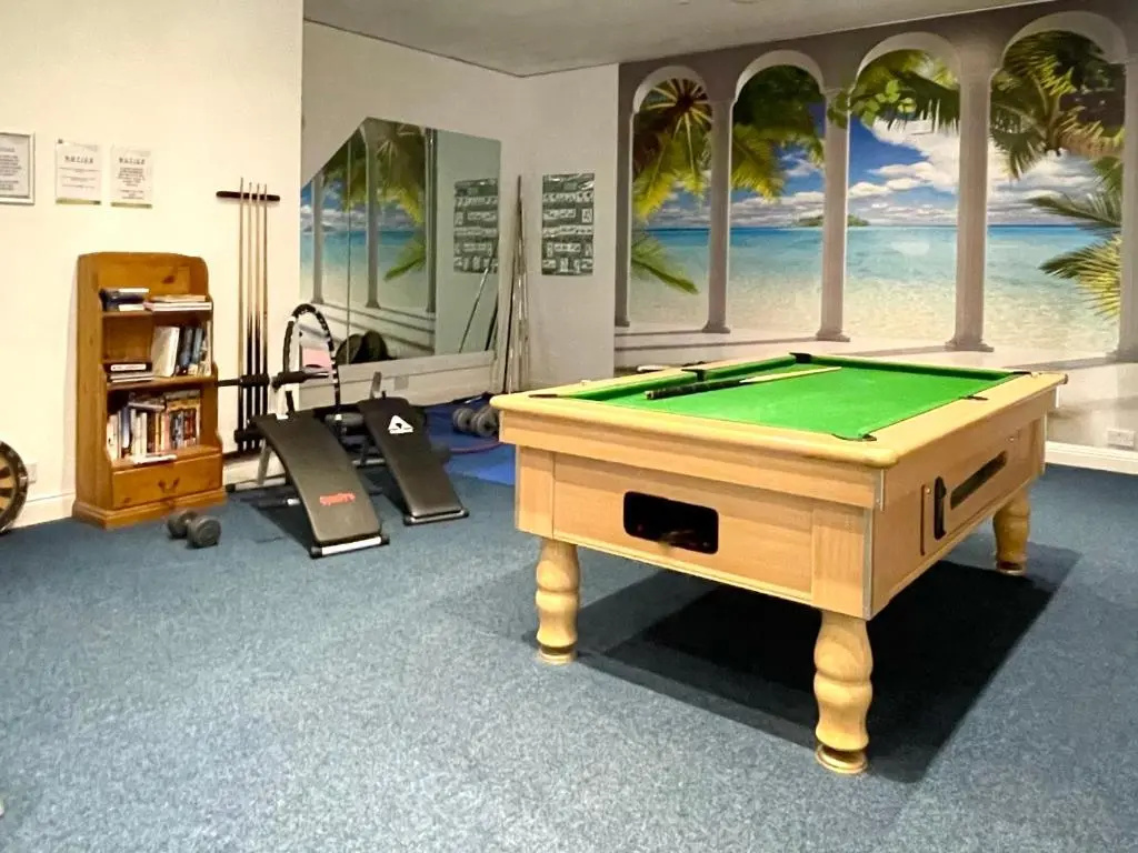 Modern Family Apartment FREE Parking and Gym by Beach