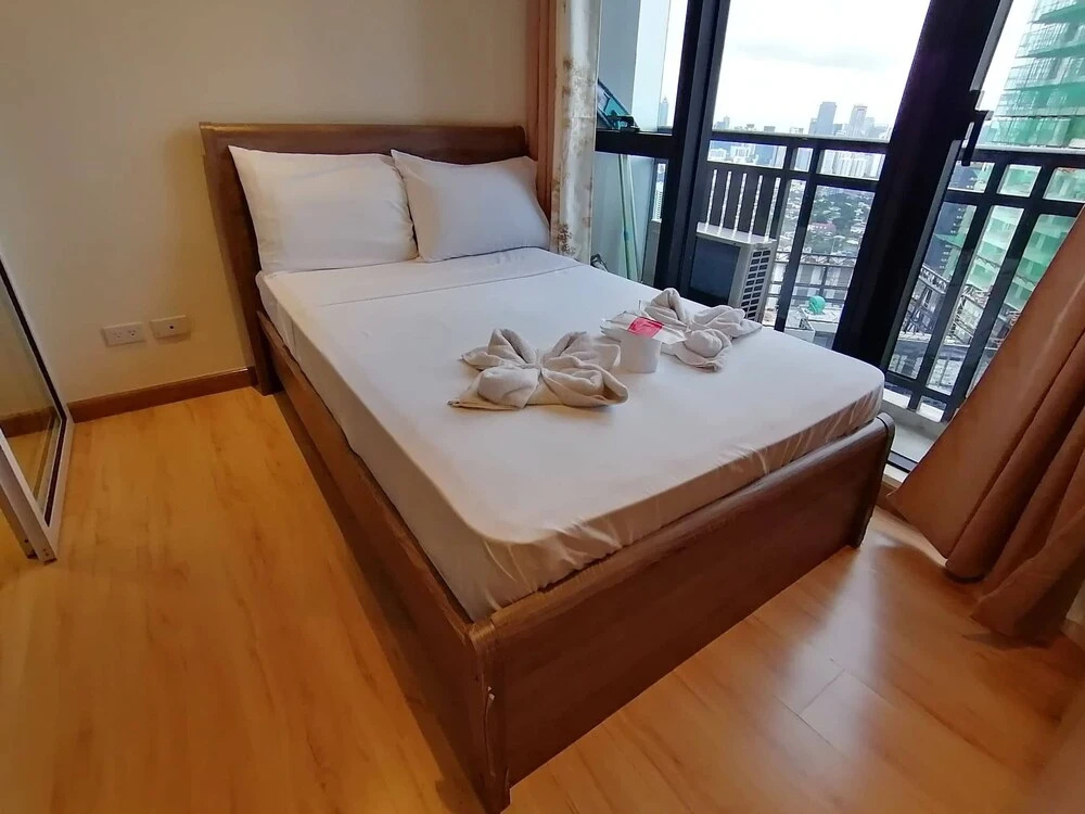 Happy Suites at Knightsbridge Res Makati