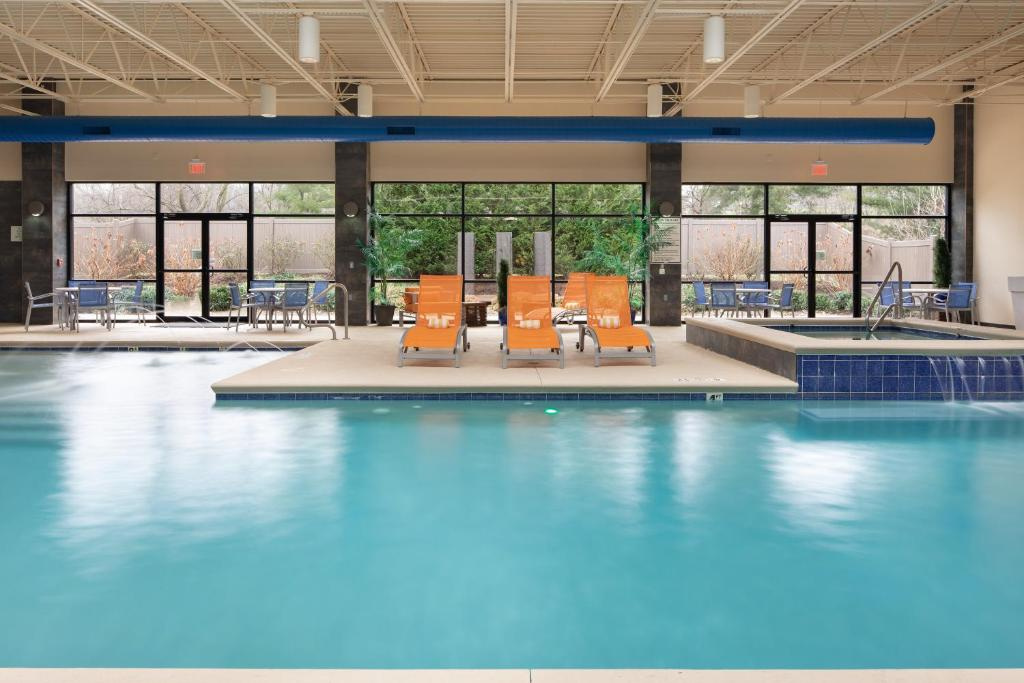 Holiday Inn and Suites Charleston West by IHG