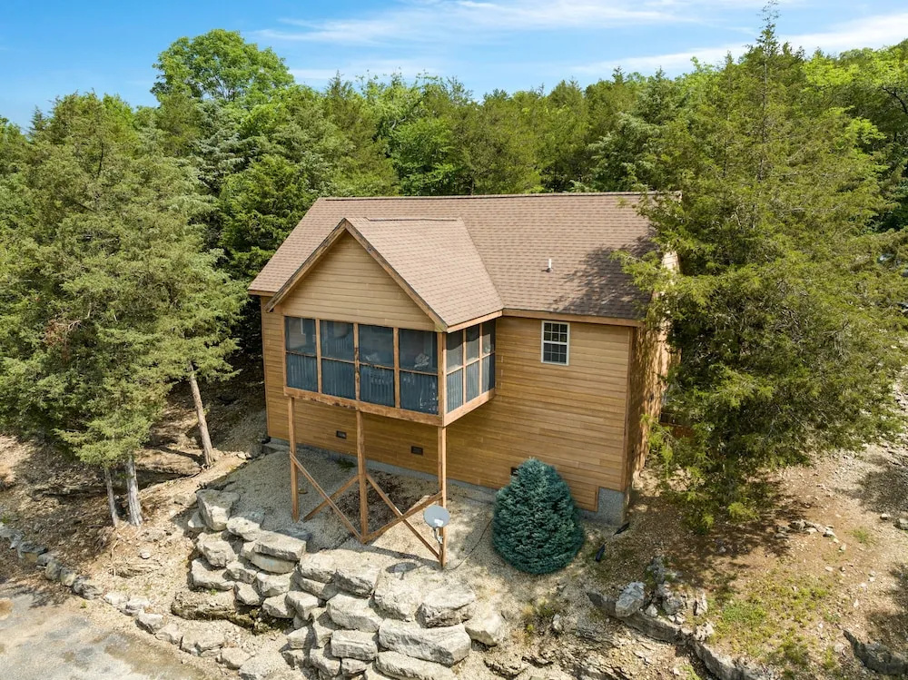 Dakota Lodge 2 Bedroom Home by RedAwning