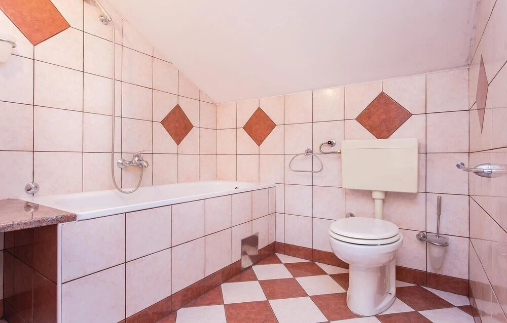 Amazing Home in Malinska With Wifi and 3 Bedrooms