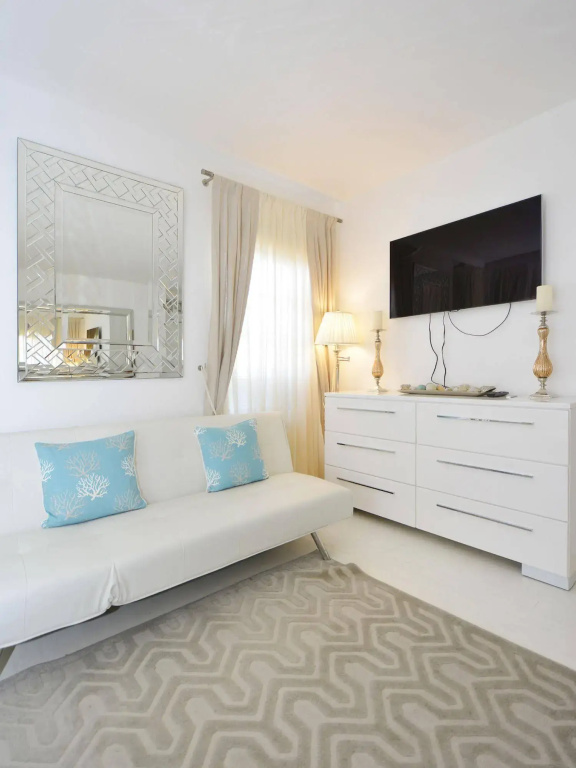 Sunrise Court Apartments