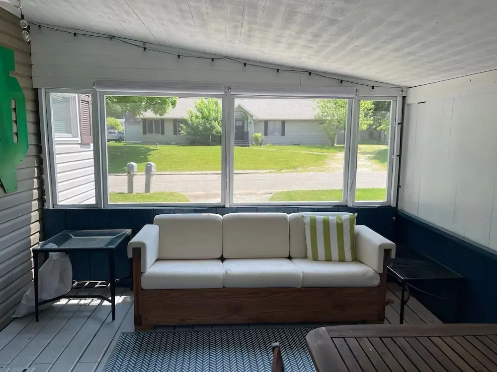 Extra Entertainment Space Just 7 Blocks to ND Campus 54211