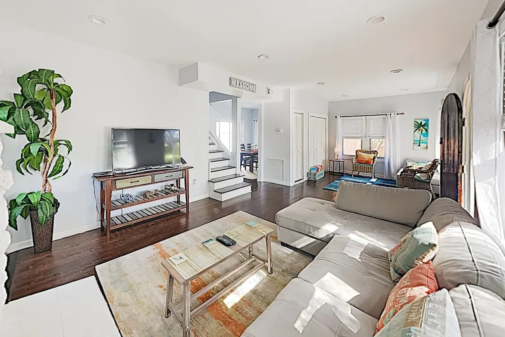 Upscale Coastal - Pool, Patio, Walk To Dining 3 Bedroom Home