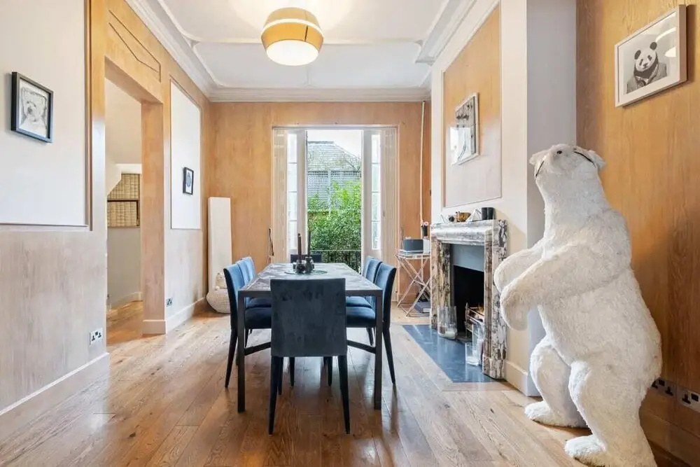 Spacious Designer 2 Bedroom Maisonette With Garden in Chelsea, London