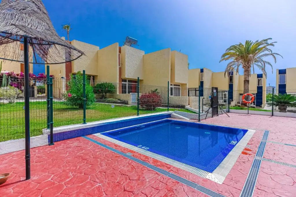 Nice 2 level apartment, El Cortijo, Las Americas LA45