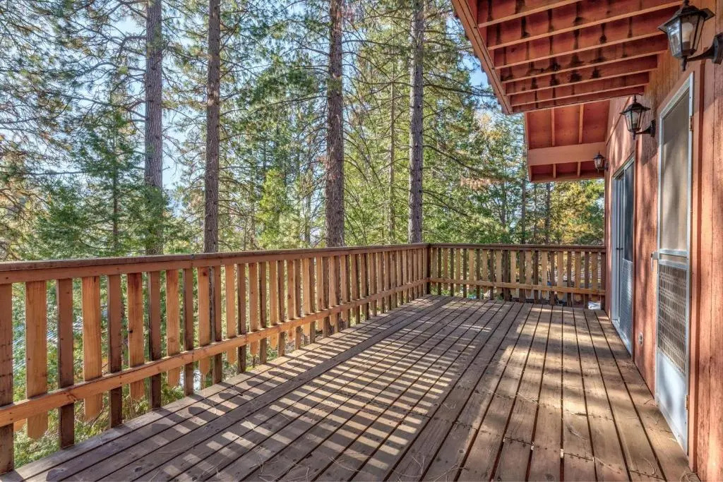 Hutchings Cabin & Apt.
