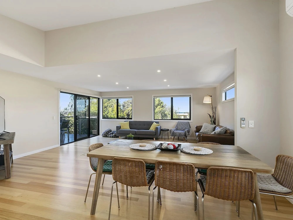 Summer Breeze - Free Wifi & Netflix Inlet Side Central Location